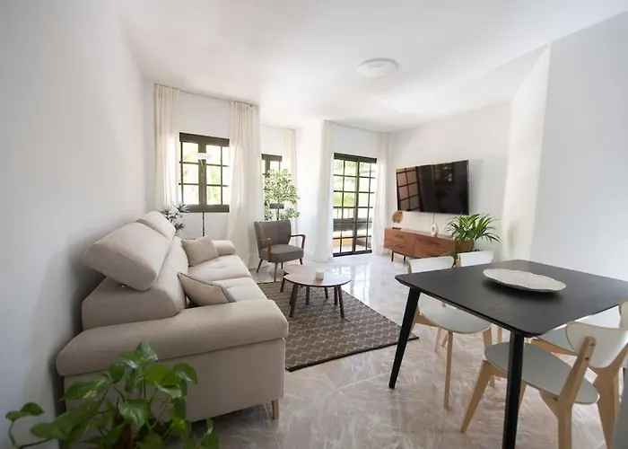 Comfortable Centric Apartment Steps From The Beach