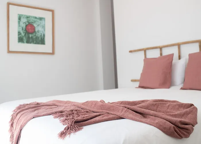 Comfortable Centric Apartment Steps From The Beach