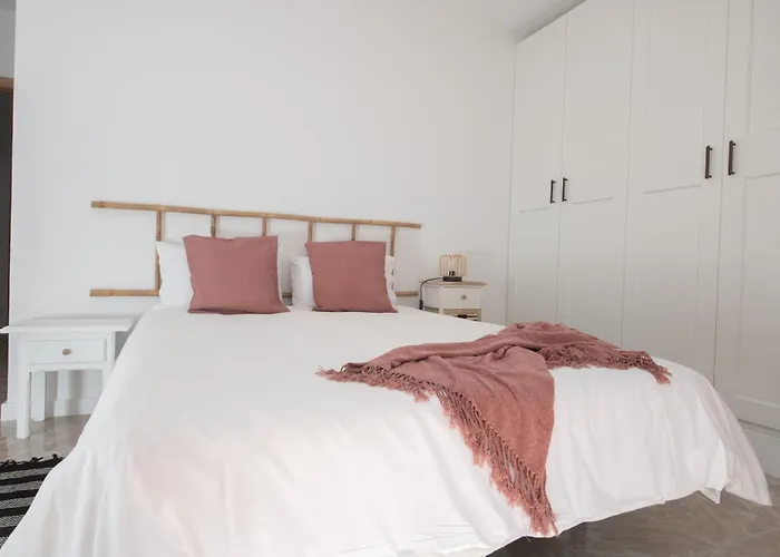 Comfortable Centric Apartment Steps From The Beach